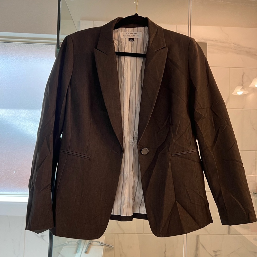 Chocolate brown Tahari blazer. Size 6P.